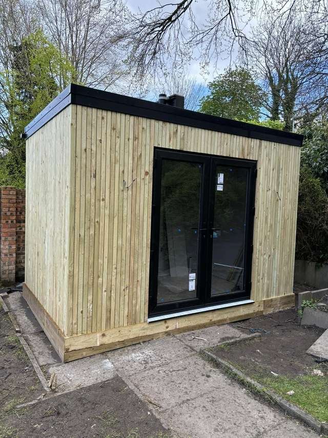 Timber garden room built by LMF Joinery